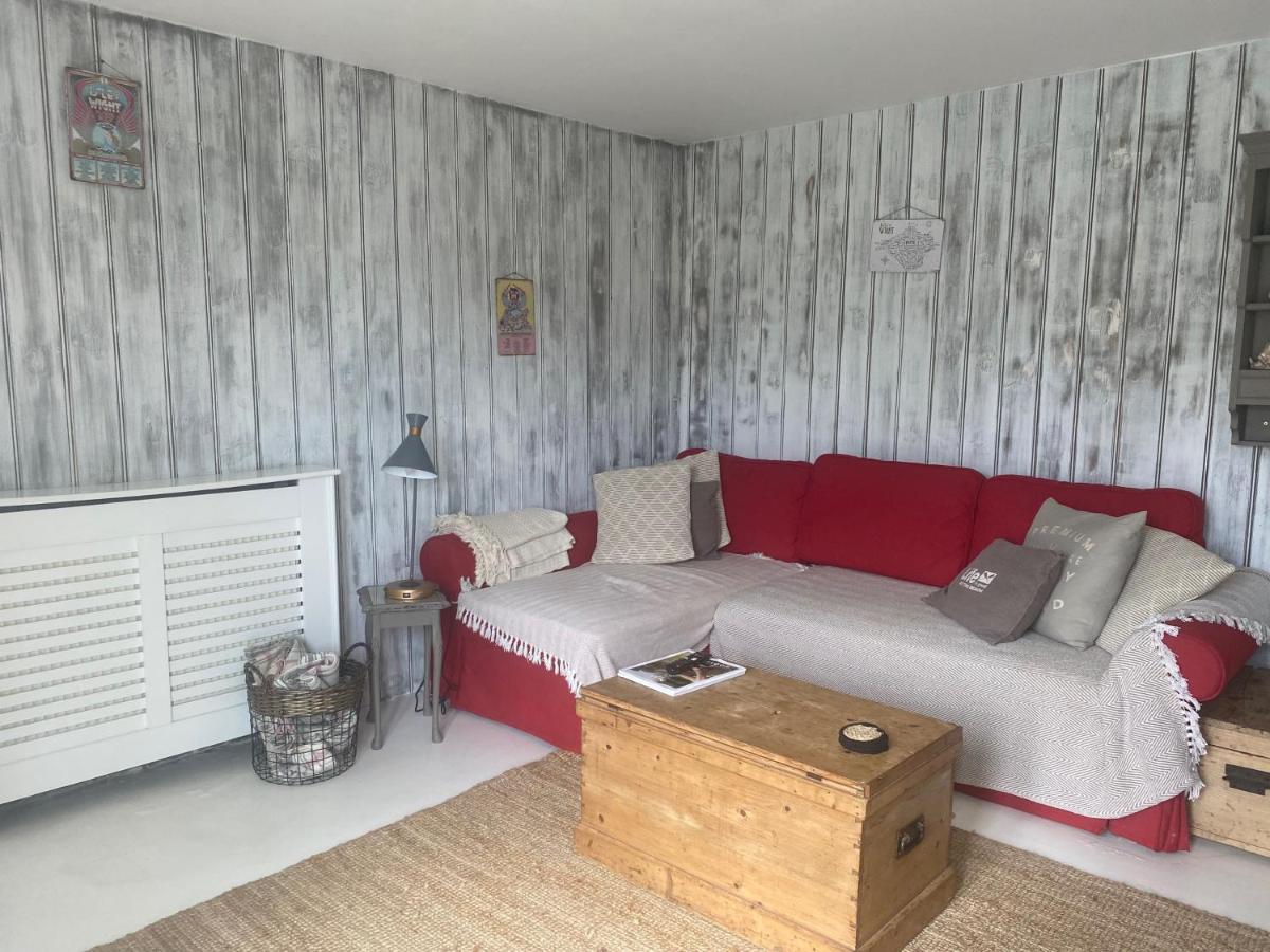 Isle 2-Bed Retreat- Sleeps 4 Garden & Games Room - Chambres d'hôtes Cowes