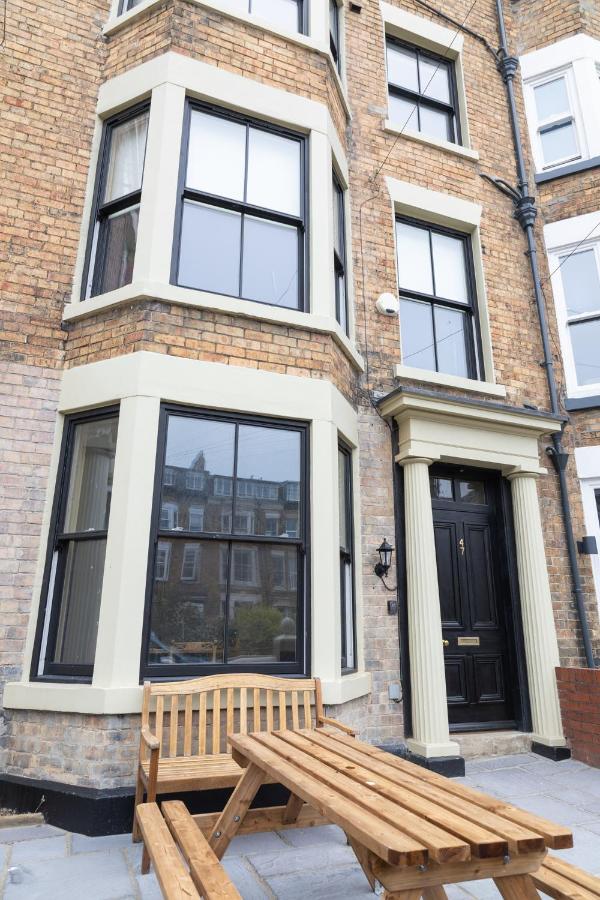 Large Victorian House Sleeps 12 Near North Bay - B&B Scarborough
