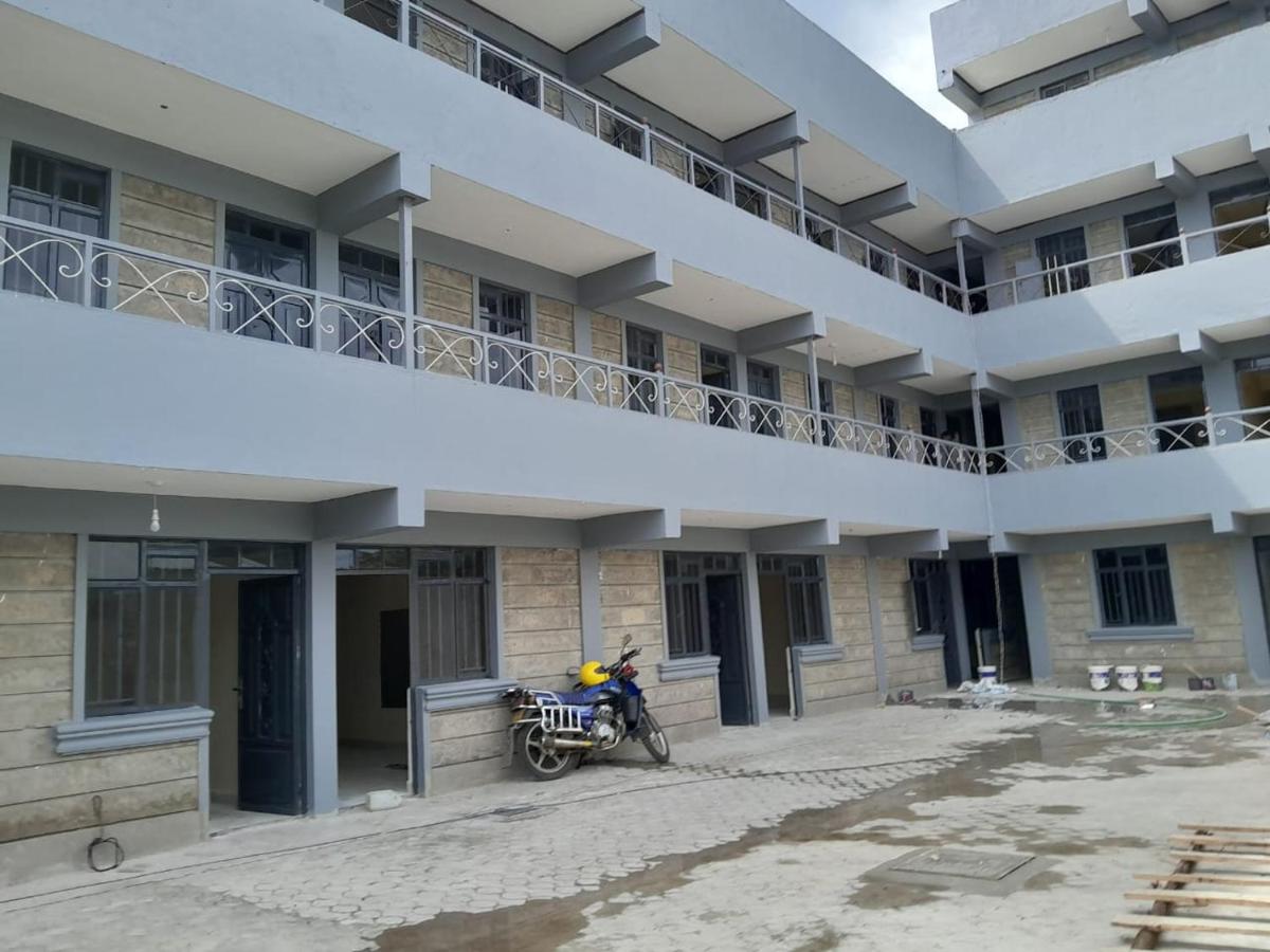 Naiposha Studios - B&B Munyu
