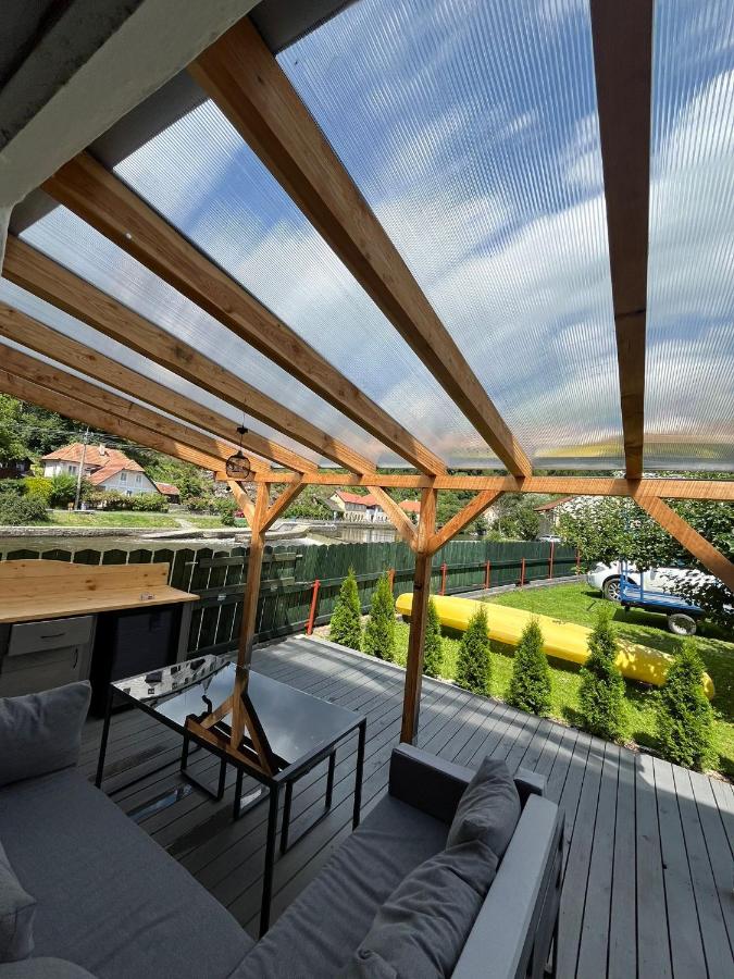 A room by a weir with a view of Rožmberk Castle - B&B