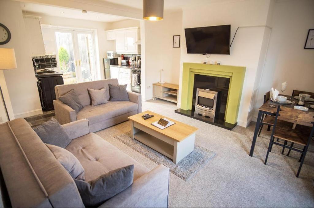 Spacious 3 Bedroom Home on South Shields Coast - B&B Westoe