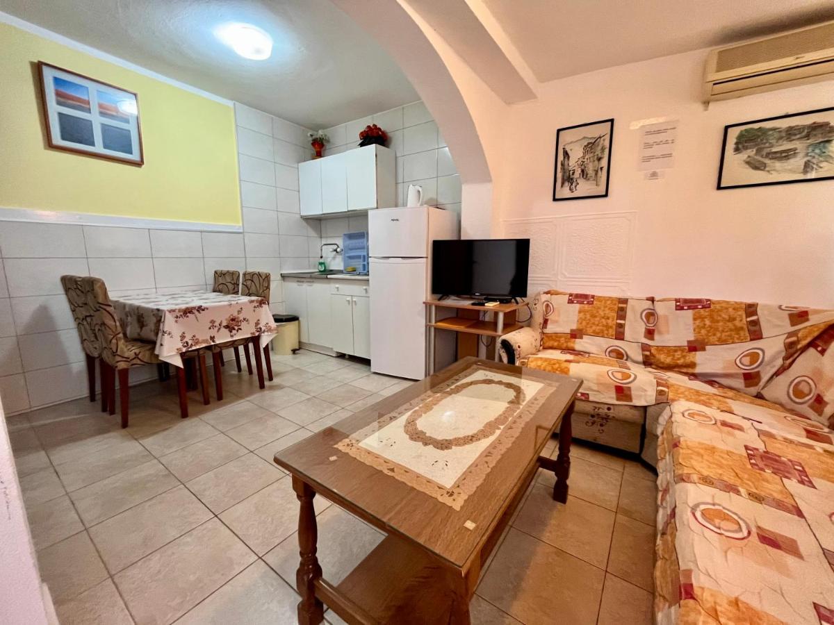 One-Bedroom Apartment with Sofa Bed