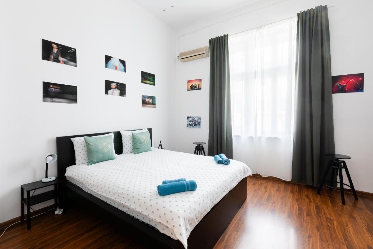 Escape in photos in top centre apartment - Bed and Breakfast Sofia