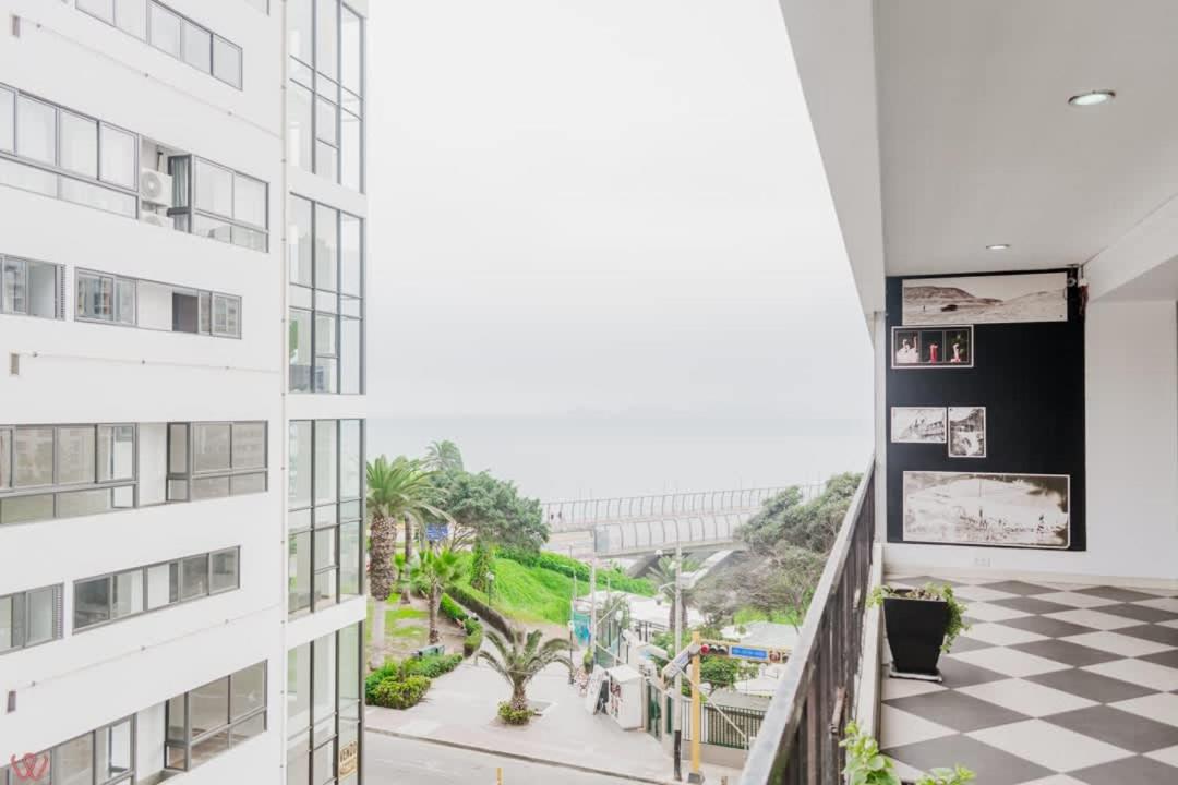 Elegant 2BR Scenic Balcony - Bed and Breakfast Lima