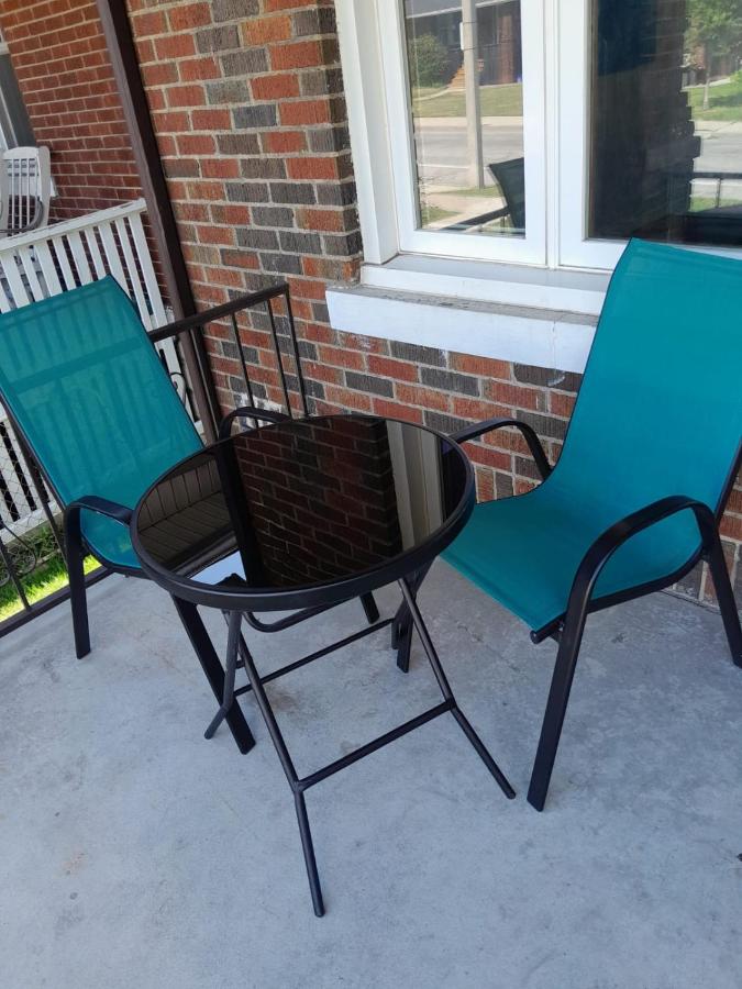 Upper Floor 2 bedroom Unit - Chambres d’hôtes Windsor