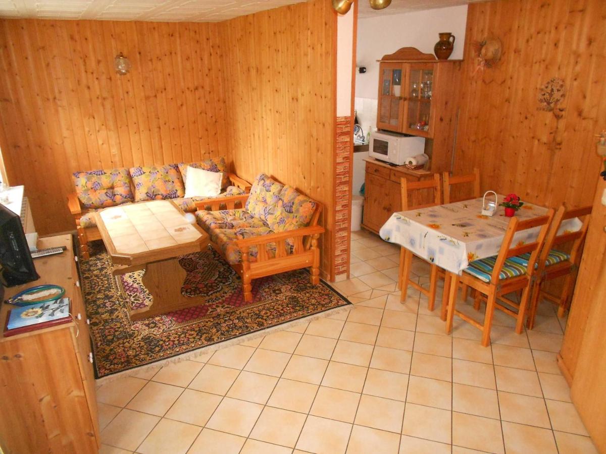 Two-Bedroom Apartment with Shower 