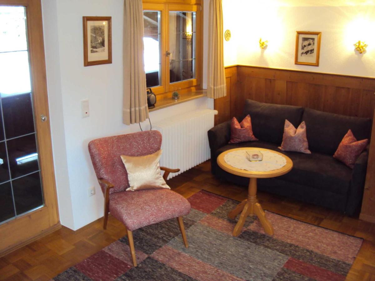 One-Bedroom Apartment with Mountain View