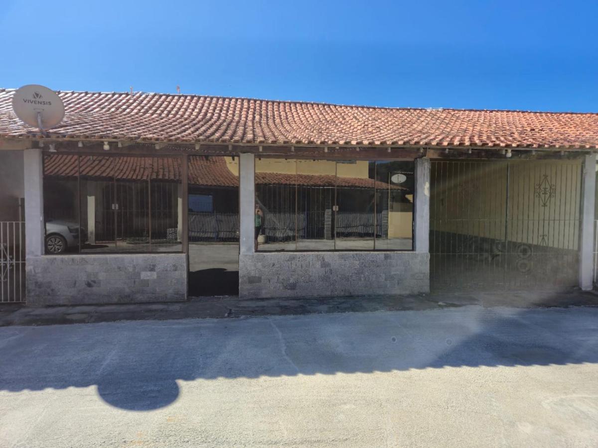 Lar dos Rosas com piscina - B&B Iguaba Grande