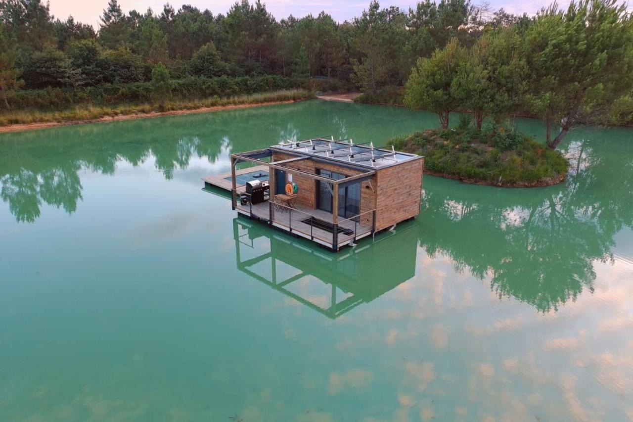 Lodge on the water in Dordogne - B&B Bauzem