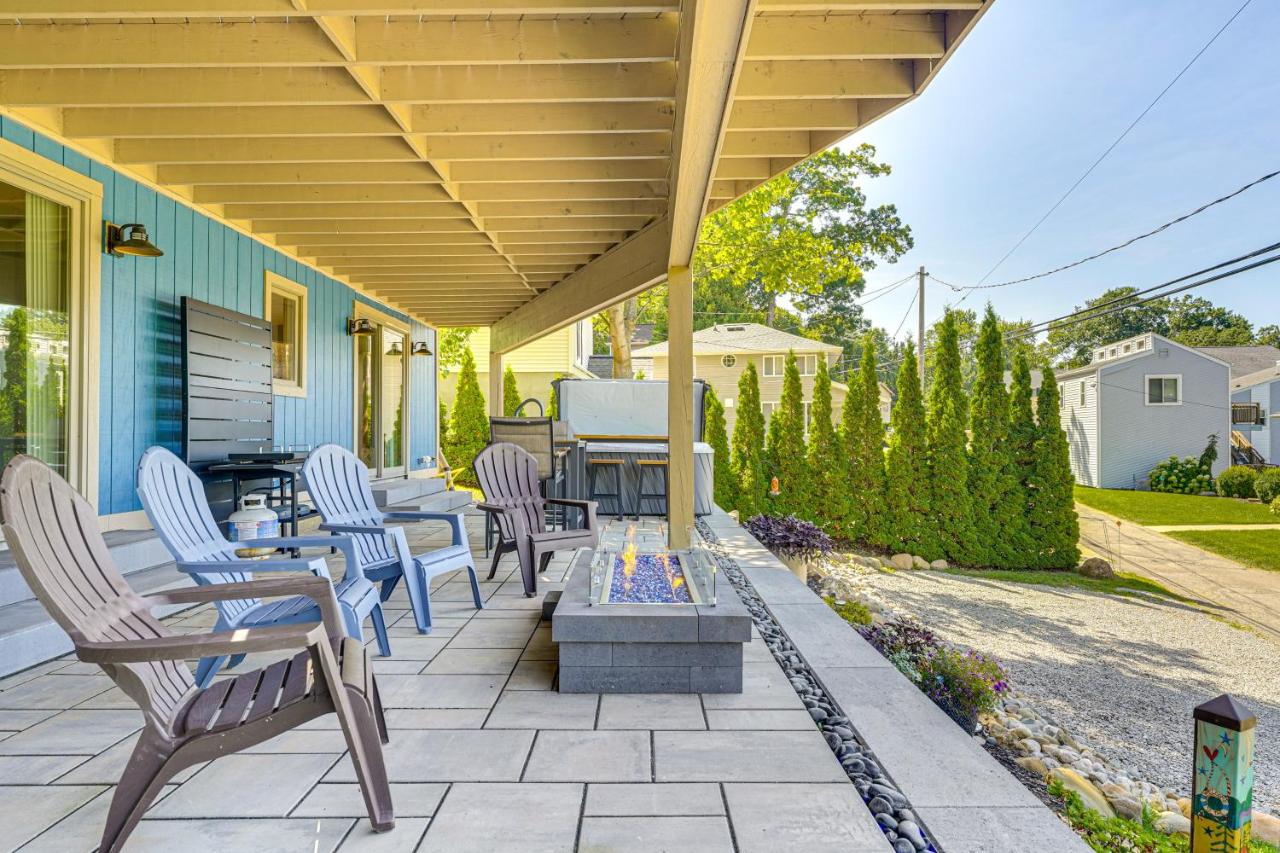 Steps to Clark Lake Cozy Apartment with Hot Tub - Ferienwohnung Clarklake