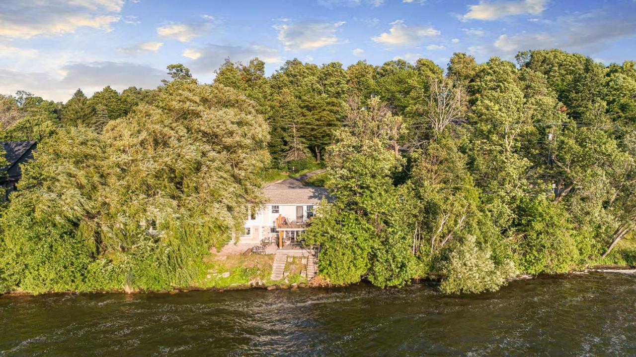 Lakefront Retreat with Sauna, Fireplace & Parking - Ferienwohnung Port Perry