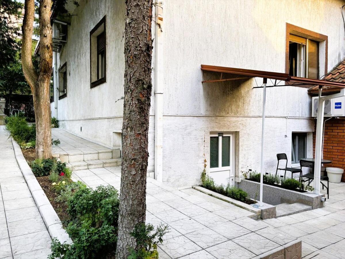 M Place - Ferienwohnung Mirijevo