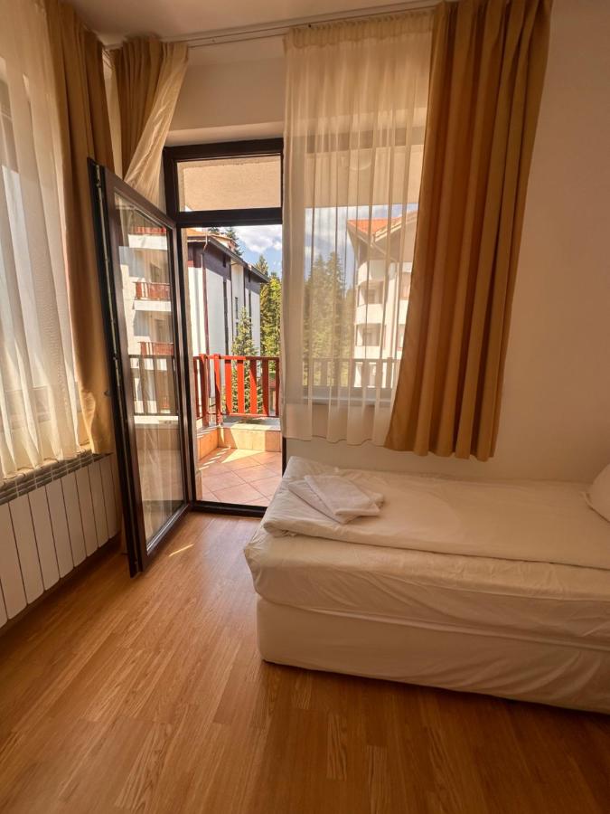 Sunny two bedroom apartment 12 in Tulip , Flora Residence - prime location! - Bed and Breakfast Borovets