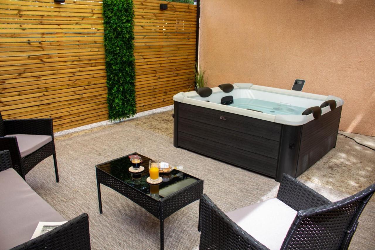 Chez Nous, Chez Vous ! - Bed and Breakfast La Redorte