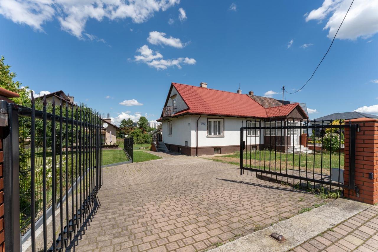 Apartament Przewiewna w Krakowie - 6 osobowy, 3 sypialnie, duża kuchnia i łazienka, parking - Chambres d'hôtes Cracovie