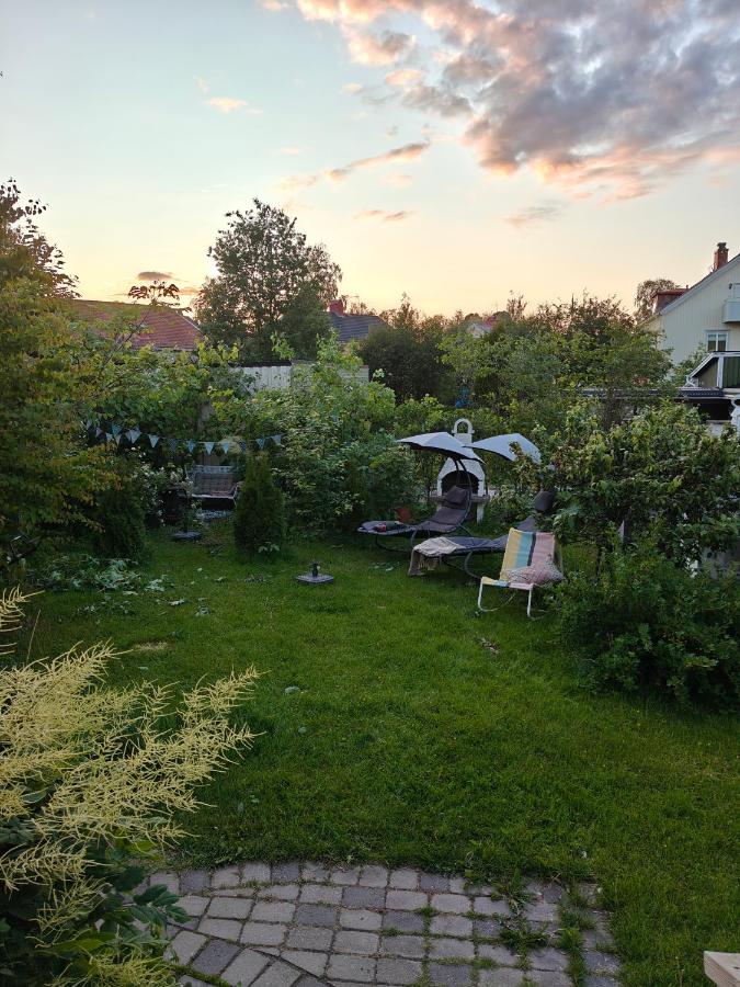 Centrala stan- 2-rums Gästsvit, perfekt för kollegor som önskar separata rum - B&B Umeå