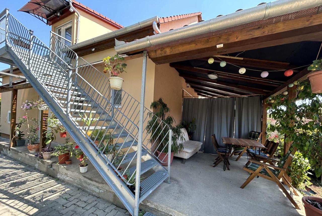 Ágnes Apartman - B&B