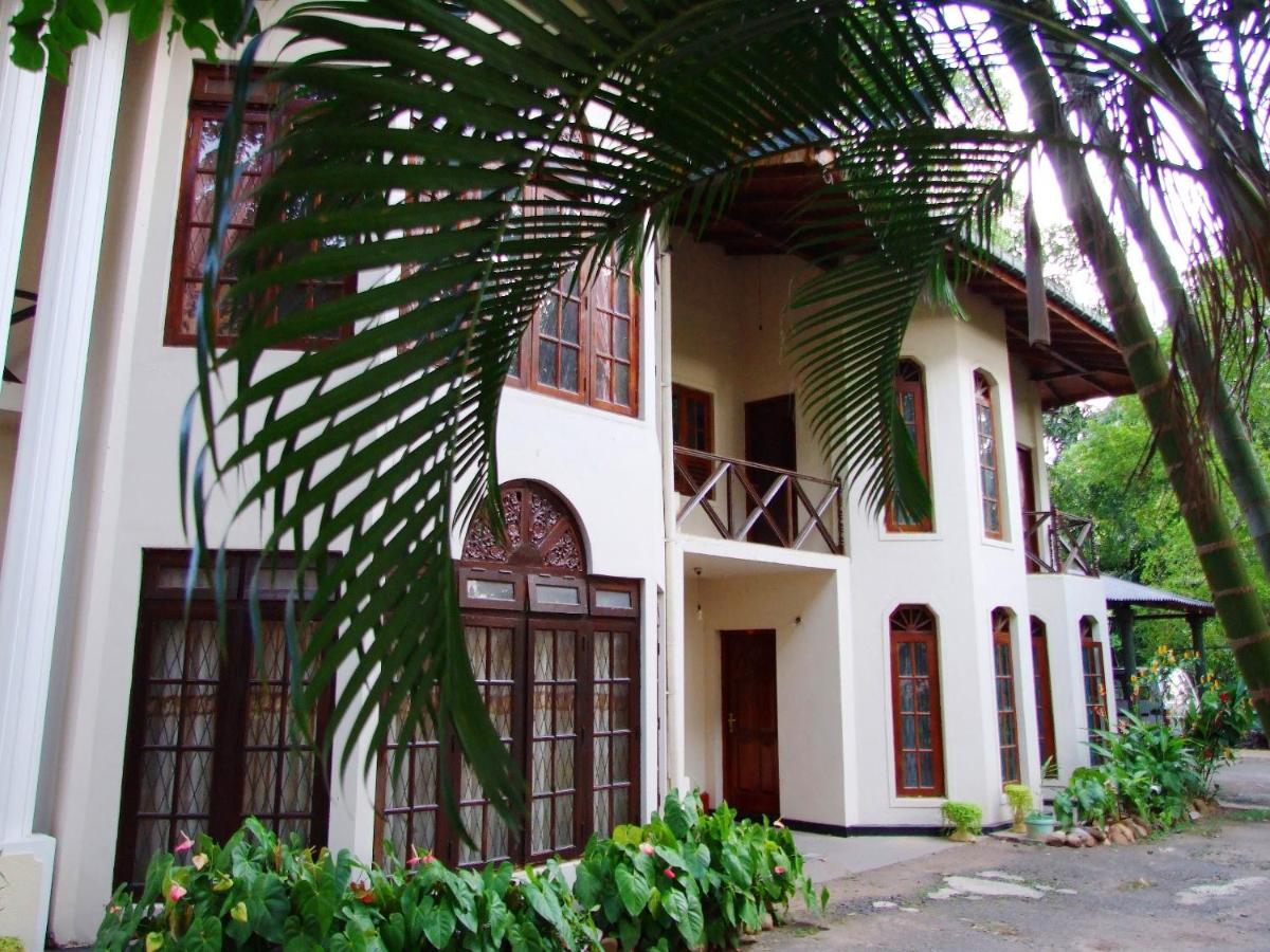 Tree Breeze Inn - B&B