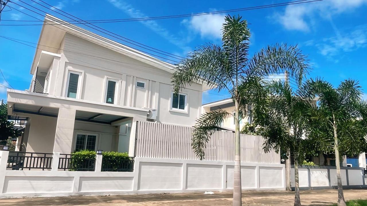 Baan Hug Ubon - Private Pool House - Warinchamrap - B&B Ubon Ratchathani