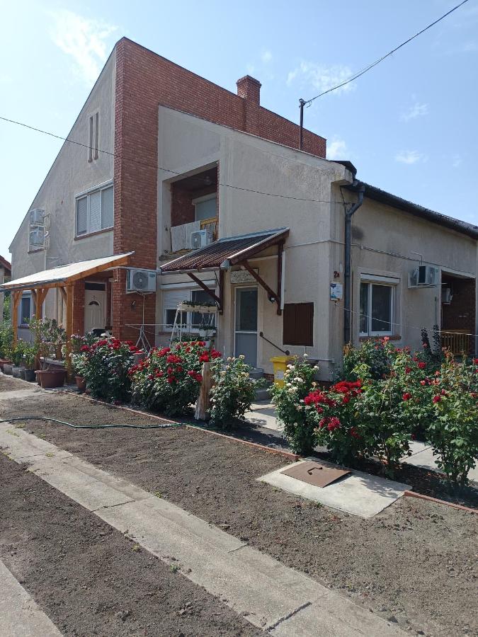 Dékány vendégház - Ferienwohnung Mezőhegyes