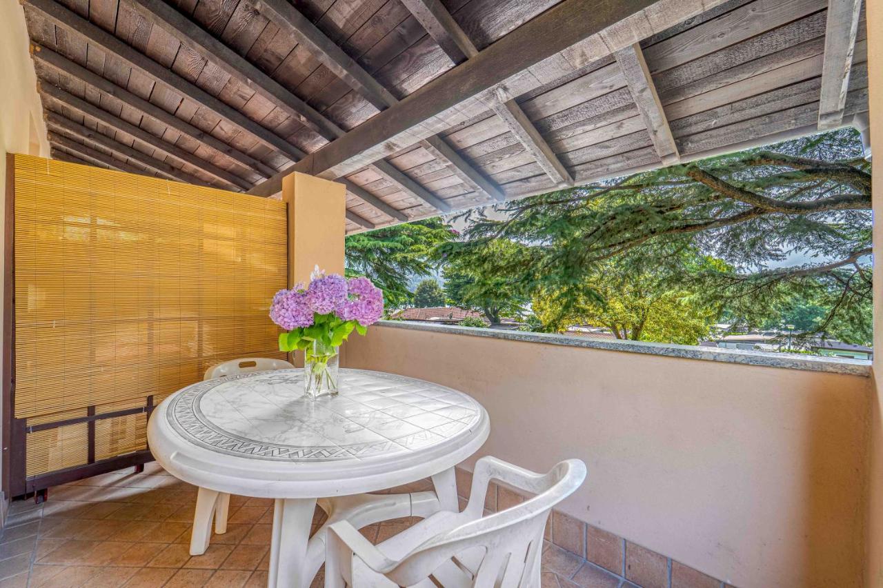One-Bedroom Apartment with Balcony