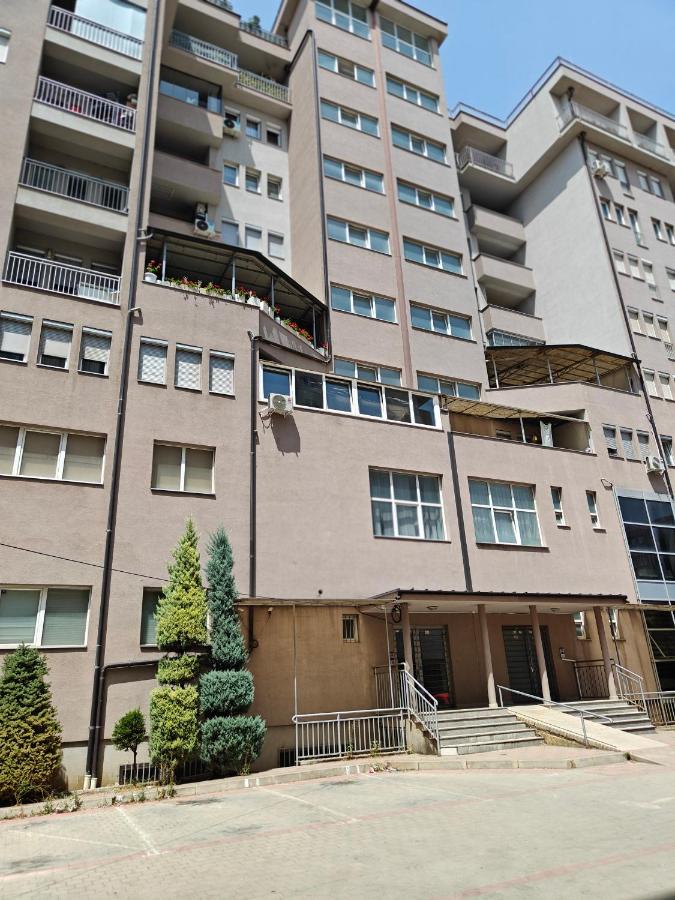 LS Apartment - Bed and Breakfast Kosovo Polje