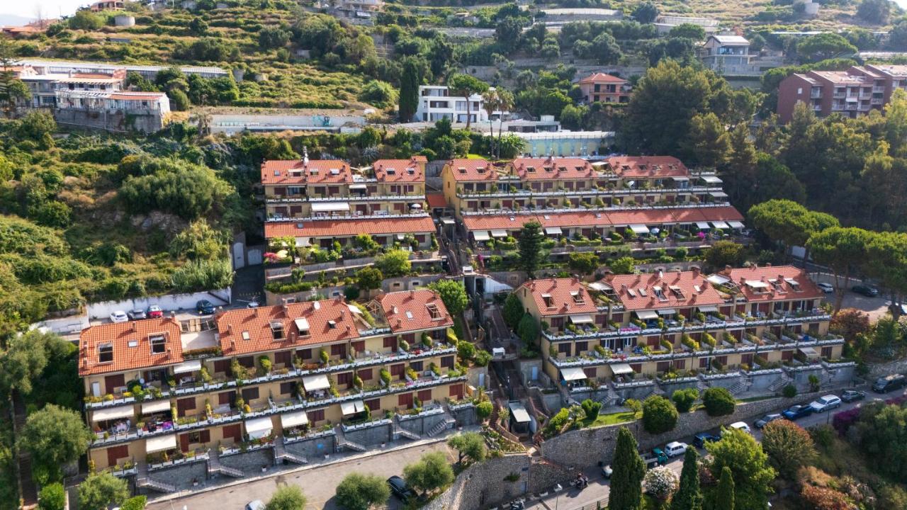 Il Grande Blu - Vista Panoramica sul Golfo - B&B Ospedaletti