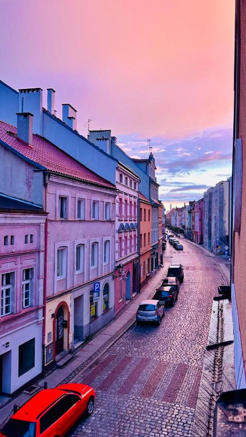 Duży apartament z kuchnią i łazienką w centrum Namysłowa - Chambres d'hôtes Namysłów