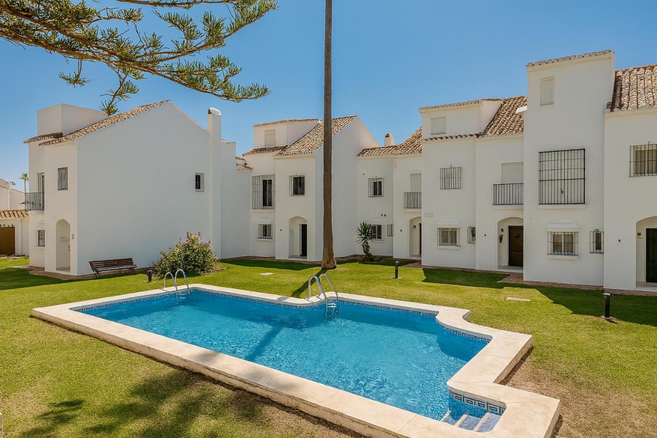 Beach House in front the sea - B&B Marbella
