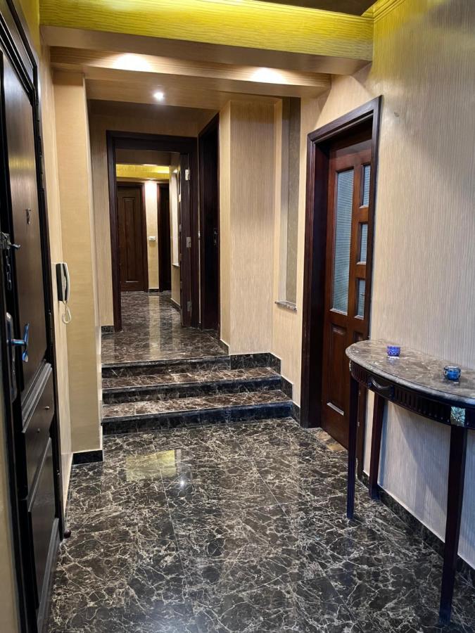Elegant & spacious 3 bedroom furnished apartment - B&B Il Cairo