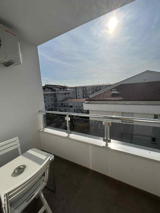 One-Bedroom Apartment with Balcony
