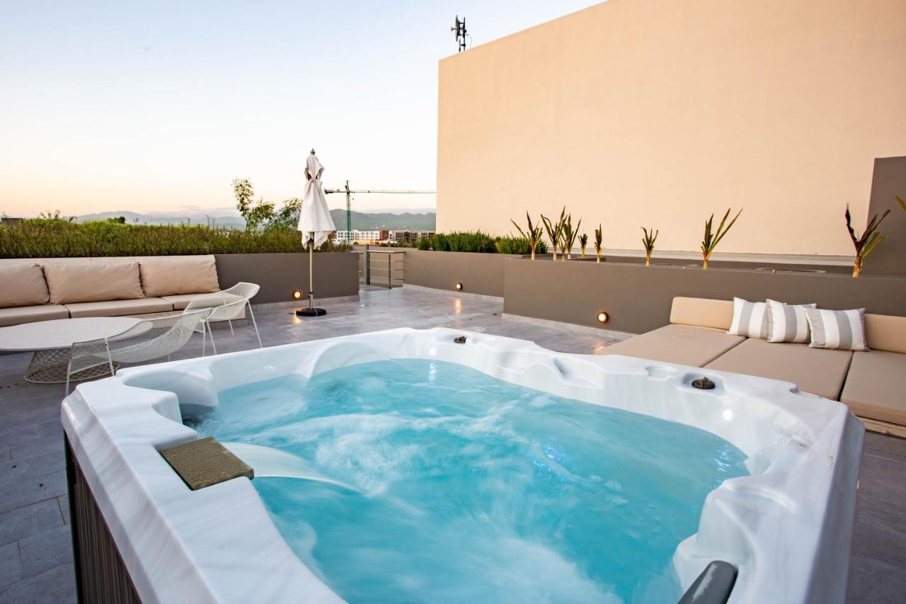 Amazing 2 Bdrm condo near medano beach - B&B Cabo San Lucas