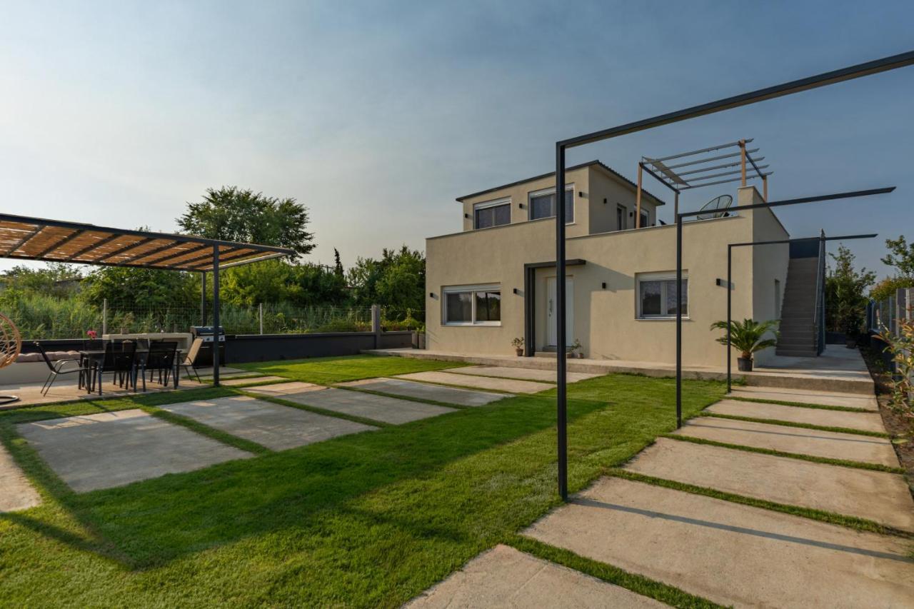 Elonea Villas, Luxury Villas and Studios in Kallikrateia Halkidiki with Garden, Veranda & BBQ - B&B Néa Kallikráteia