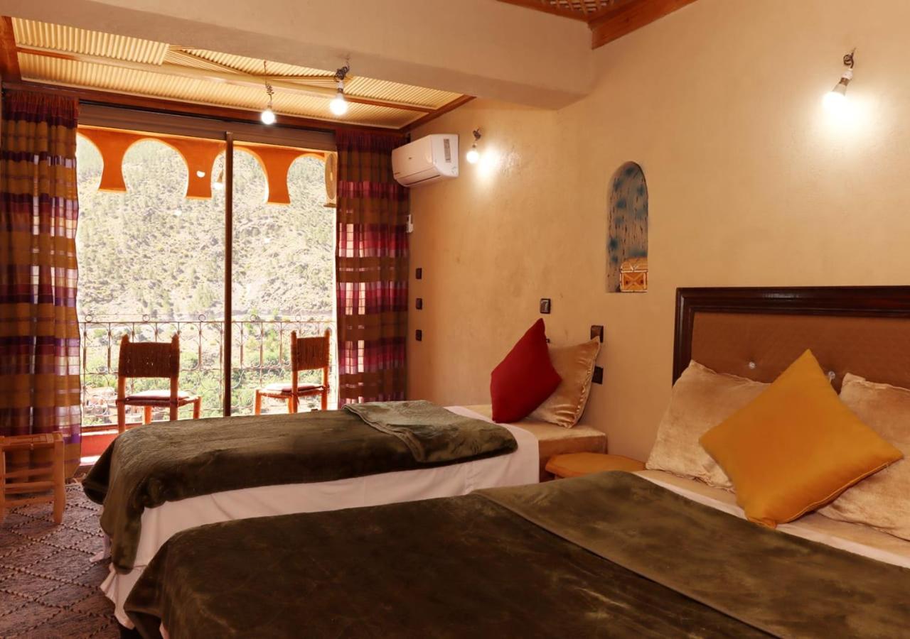 Family Room with Garden View