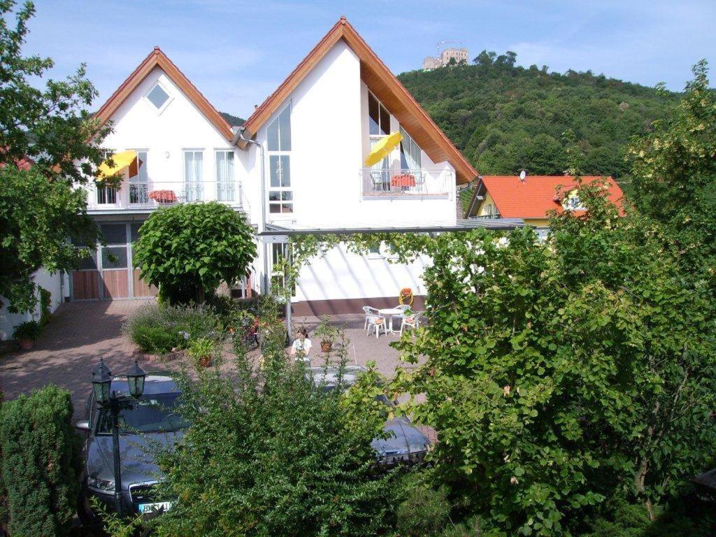 B&B Neustadt an der Weinstraße - Weingut & Ferienwohnungen Müller-Kern - Bed and Breakfast Neustadt an der Weinstraße