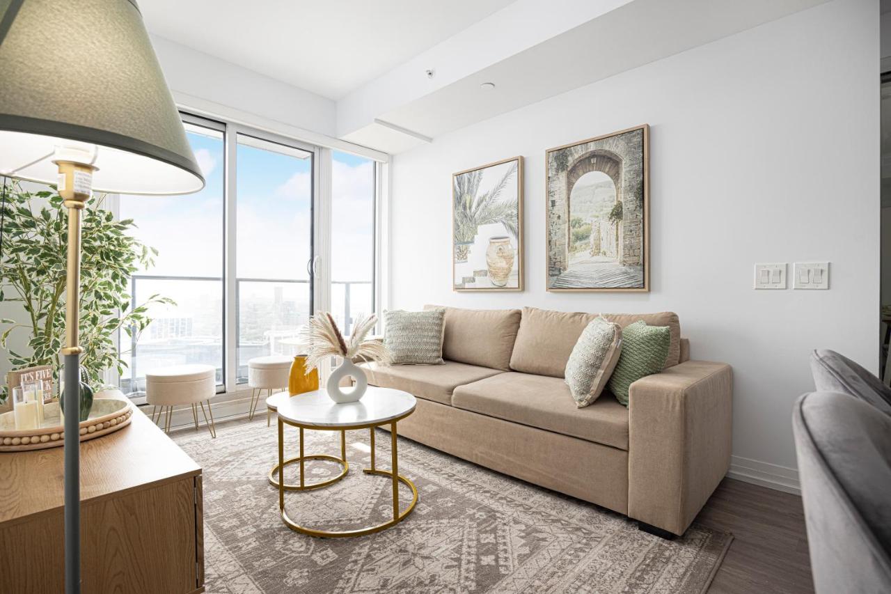 Luxury & Modern Suite - Right by Dundas Square - B&B Toronto