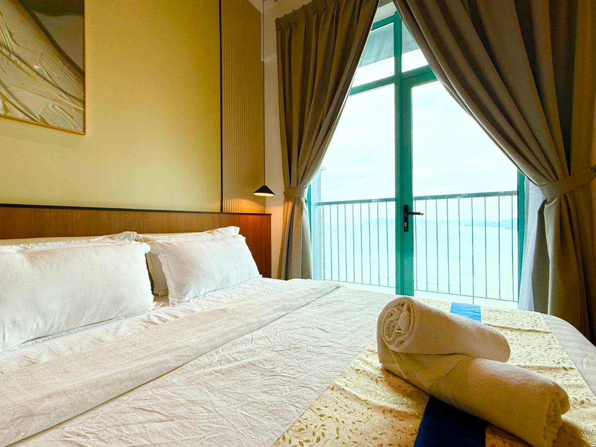Two-Bedroom Apartment with Balcony and Sea View