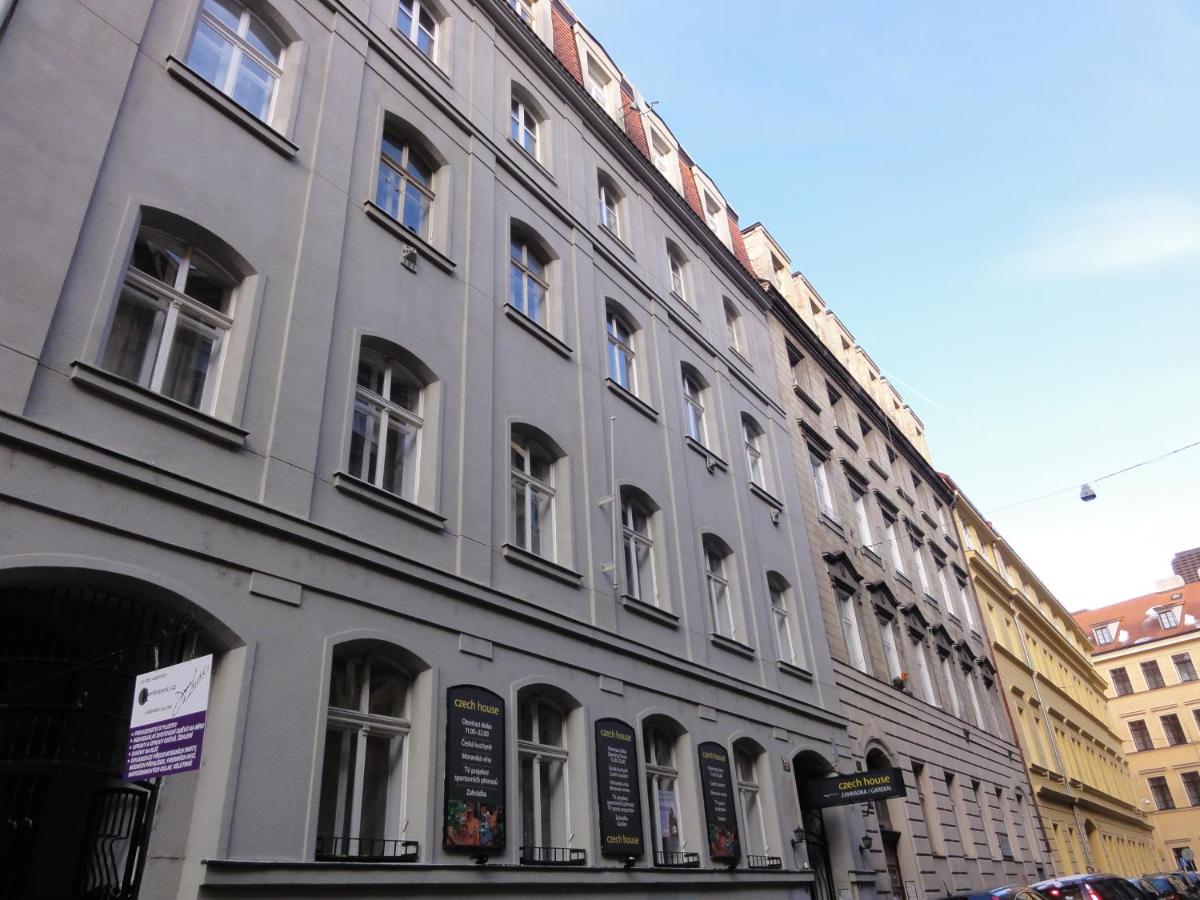 Navratilova Apartments - Bed and Breakfast Praag