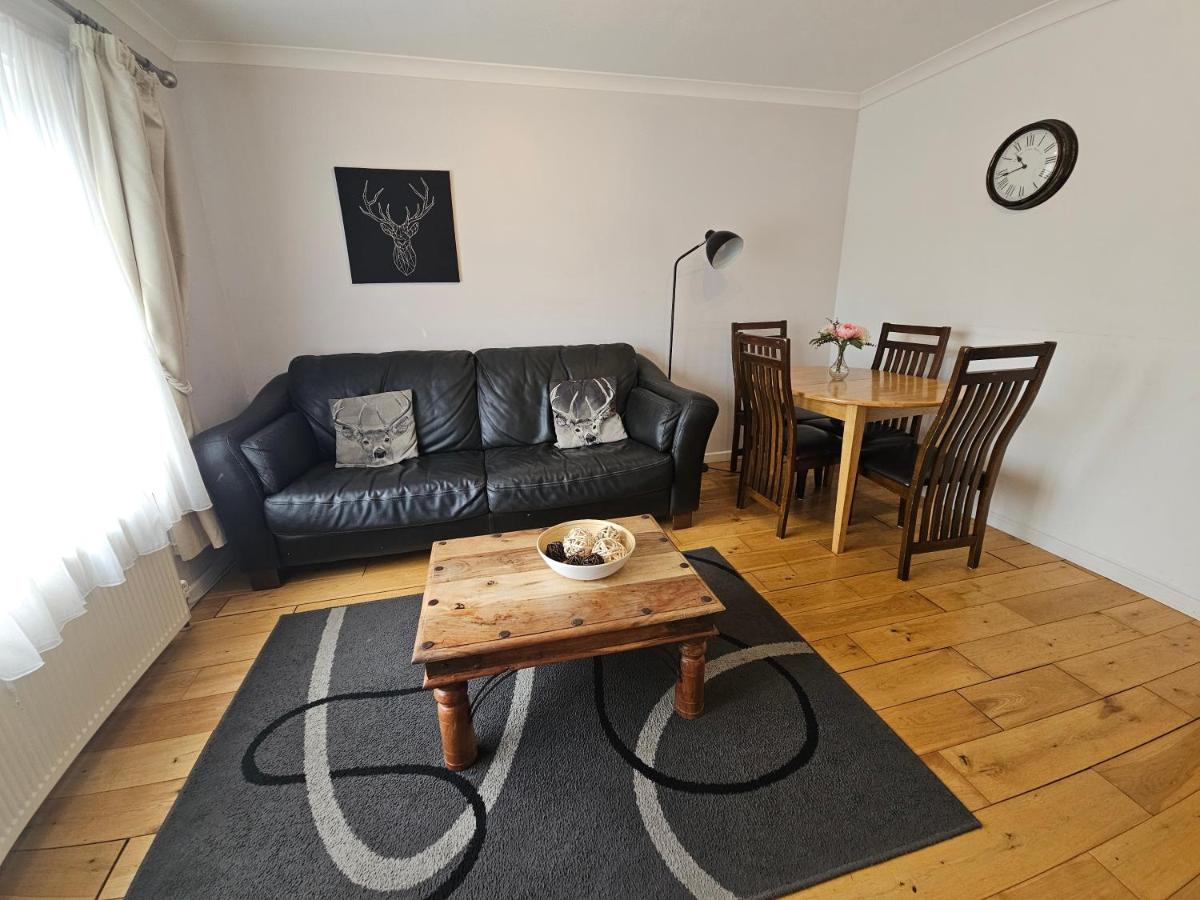 2 Bedrooms - 3 Beds - Free Parking - 168 - Bed and Breakfast Stanwell