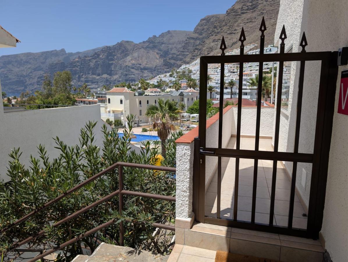 Hibisco Lazy Days Los Gigantes - swimming pool AC - B&B Puerto de Santiago