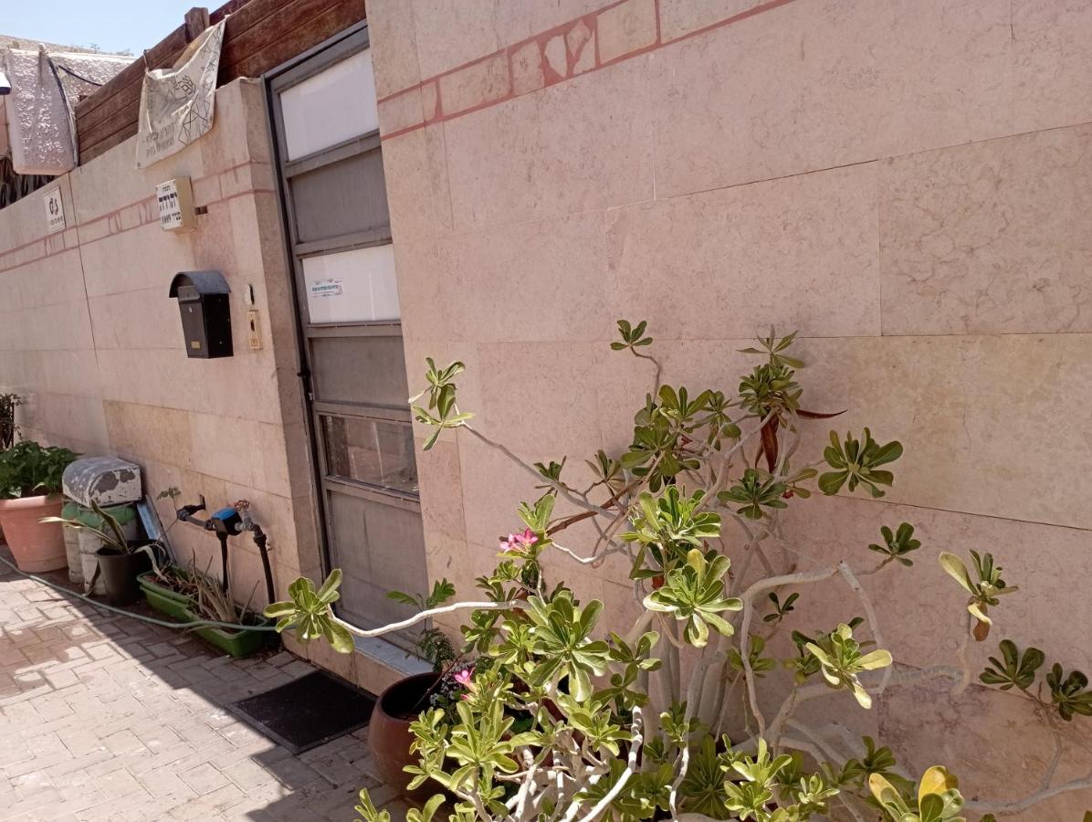 מקסימה עם חצר במרכז העיר - B&B Eilat