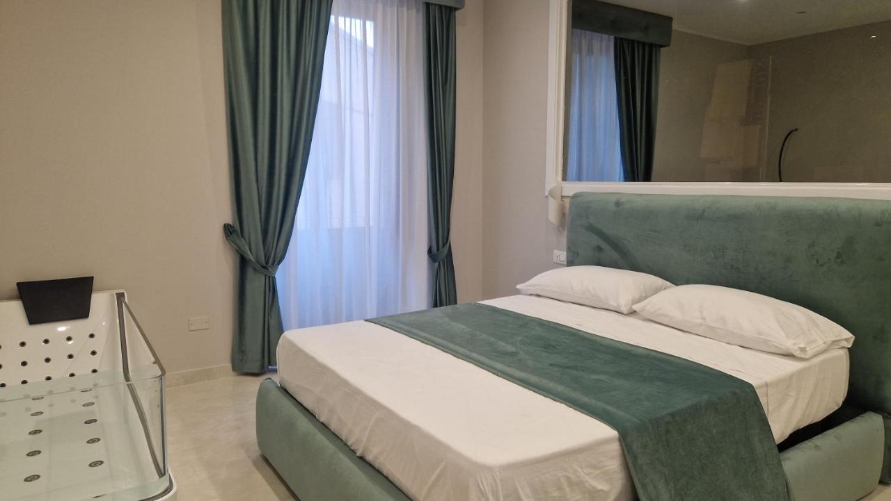 Queen Room with Spa Bath