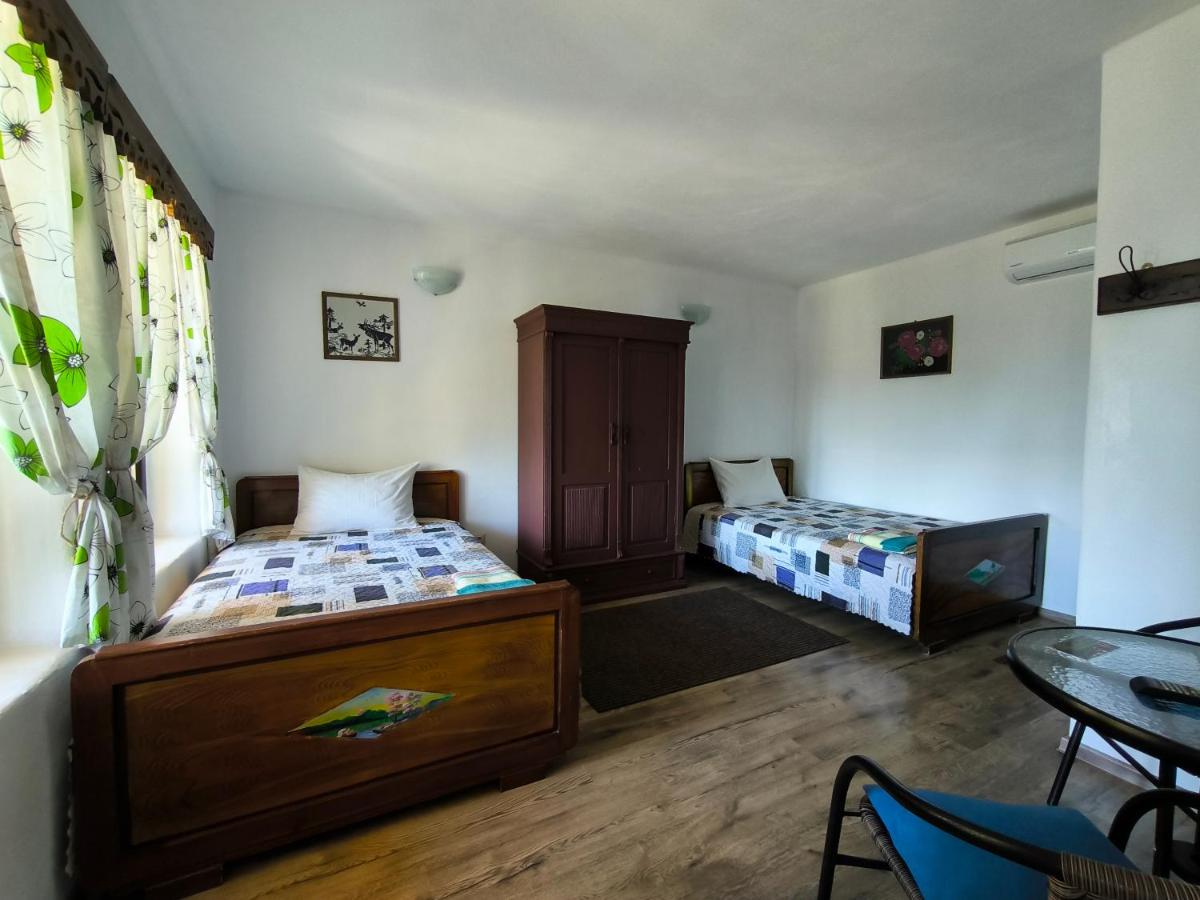 Camera Doppia con Letti Singoli Spaziosa