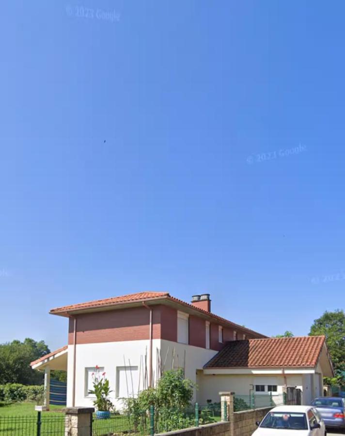 Chalet adosado con amplio jardín - B&B Cubas