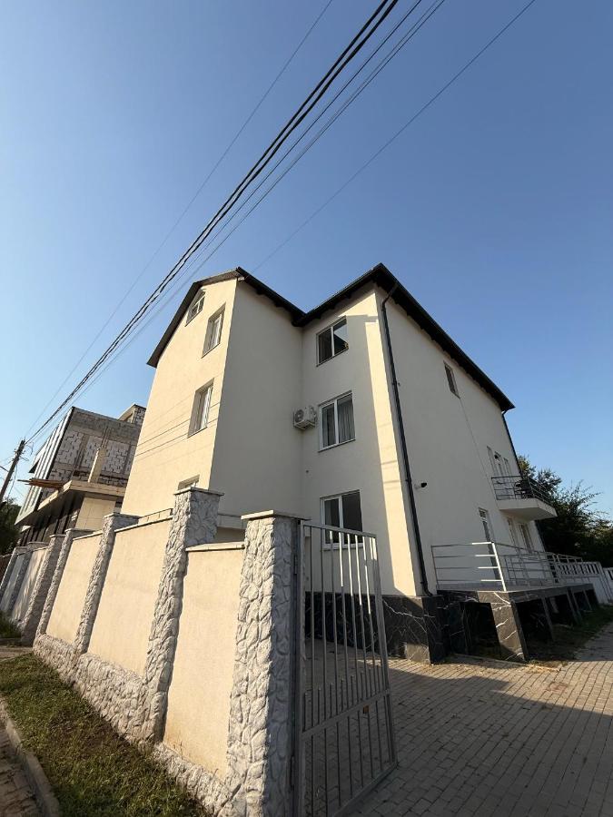 Fly Estate Airport Apartments - B&B