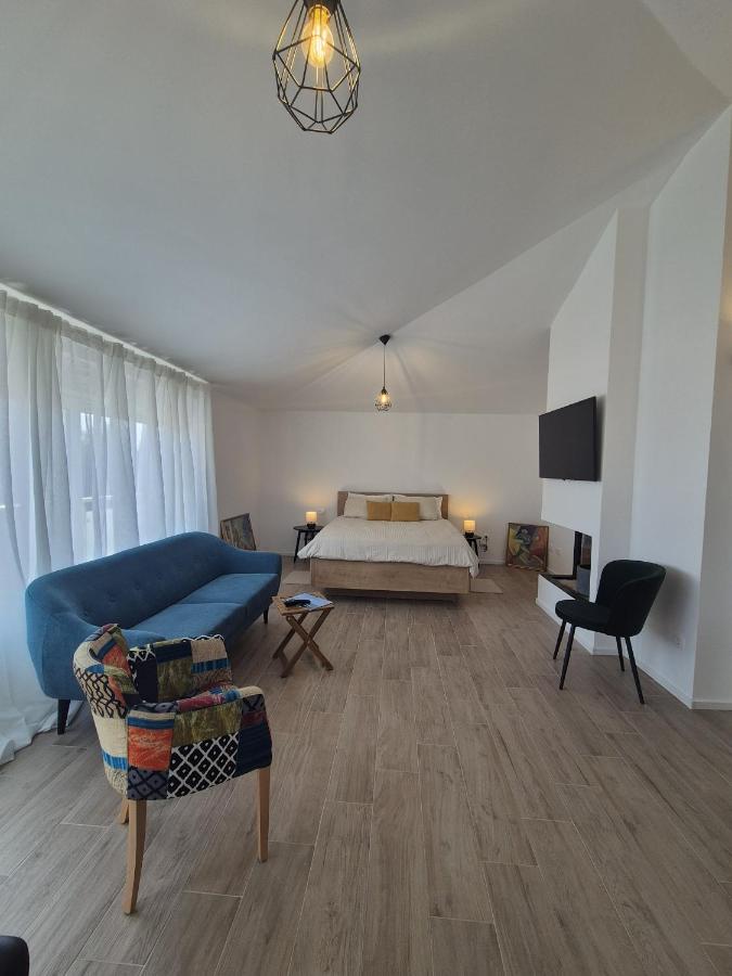Seaview Art Studio with balcony - B&B Kutleše