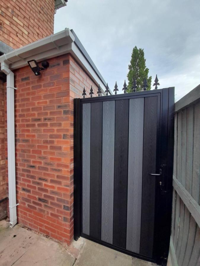 Cosy Spacious Bedroom with Dedicated Shower and Toilet - B&B Willenhall