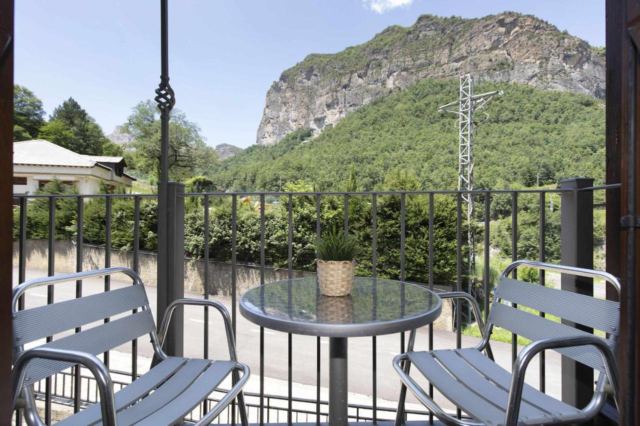 Casa Eguzkilore by BeValle - B&B Escarrilla