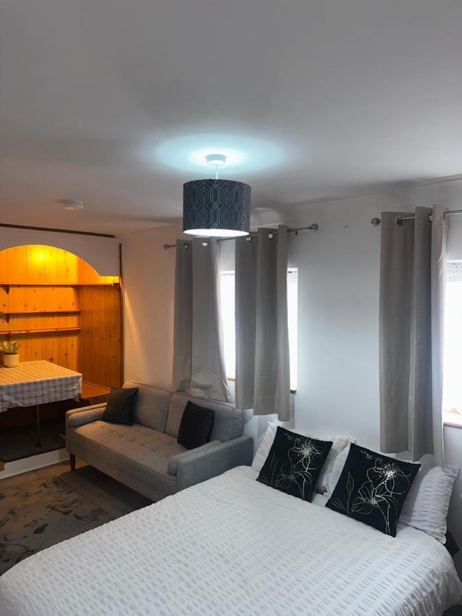 Deluxe Large Double Room Near Basildon Town Centre - B&B Basildon