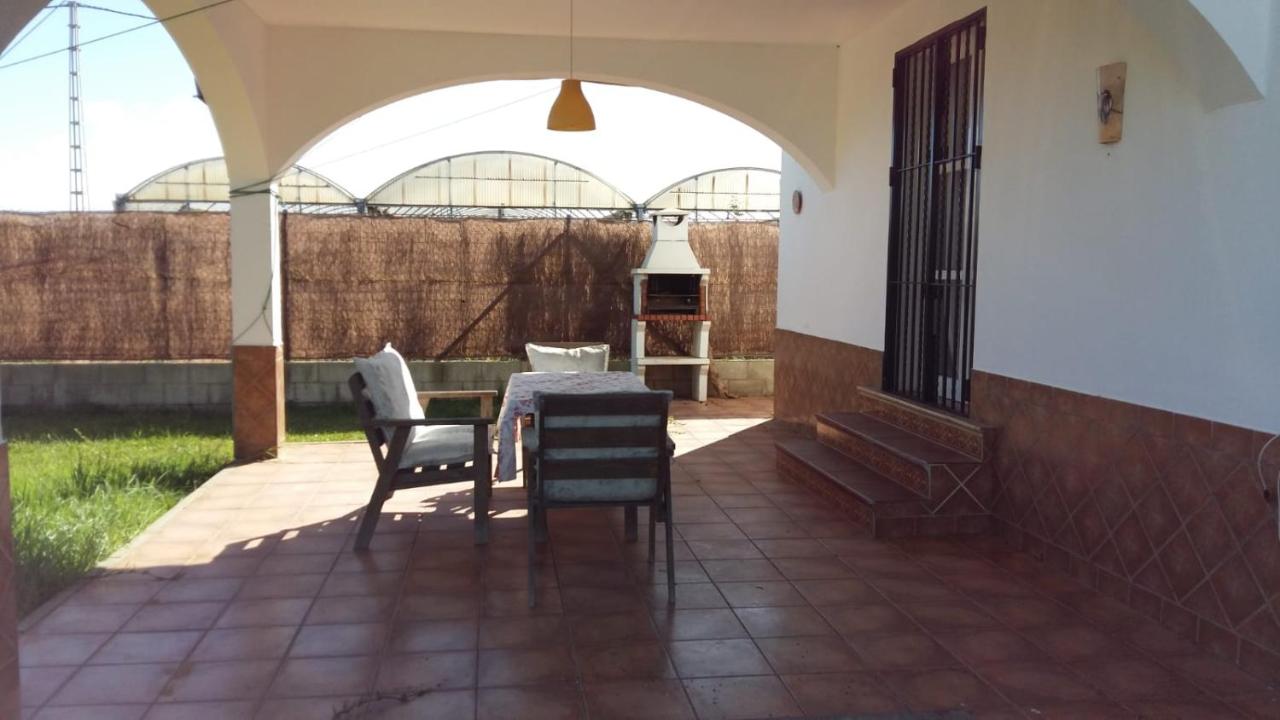 Casa con jardin privado en primera linea de playa - B&B Chipiona